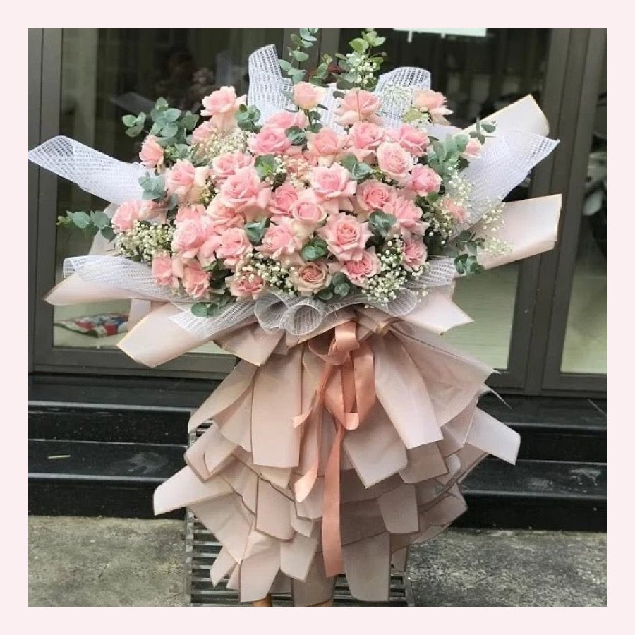 Blush floral arrangement preview