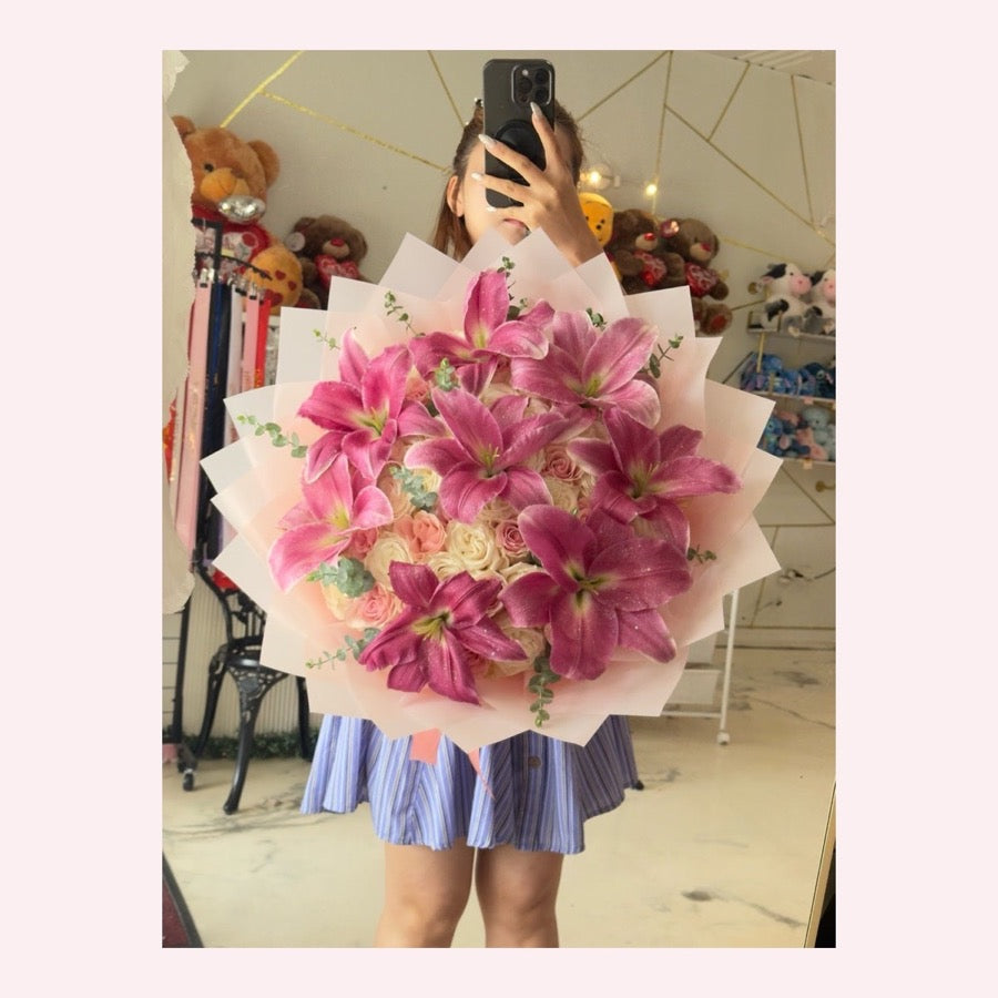Pink rose and lily bouquet preview