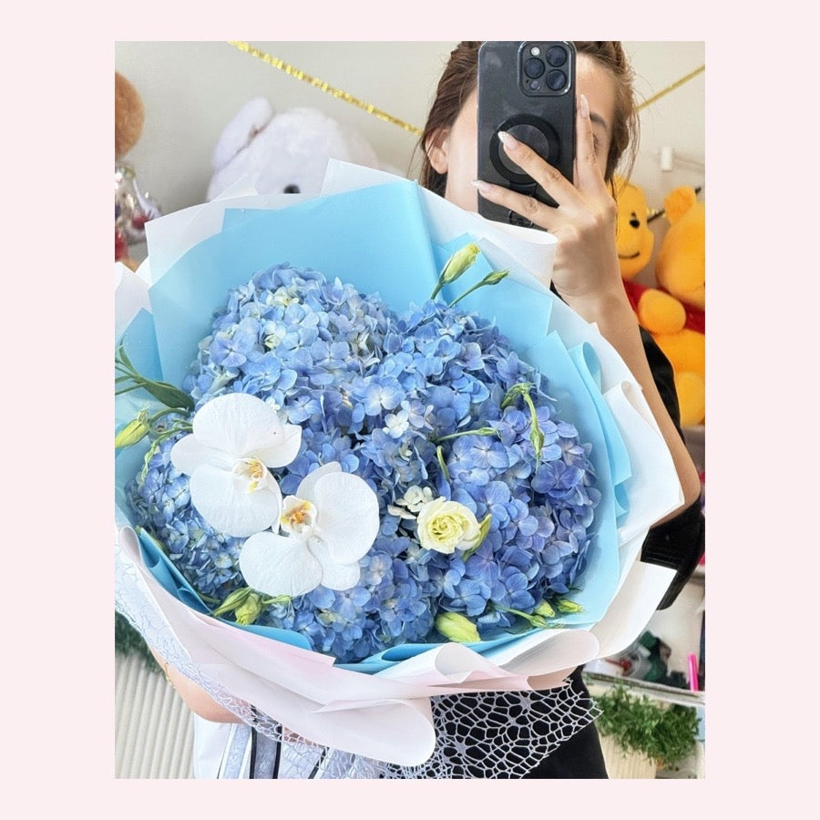 Blue Hydrangea Cloud floral design preview